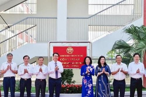 Hoài Đức: Gắn biển công trình trường học chào mừng 70 năm Giải phóng Thủ đô