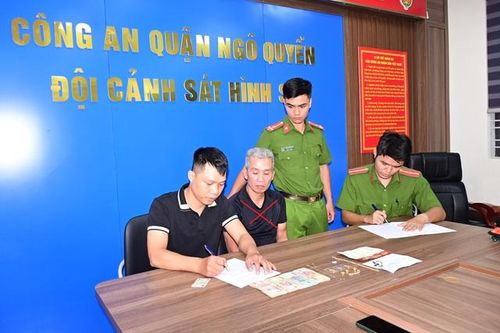 Trộm hàng trăm triệu đồng của hàng xóm mang đi mua vàng