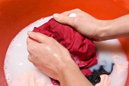 Những loại quần áo không nên cho vào máy sấy