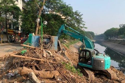 Hà Nội: Công trường thi công cống bao sông Tô Lịch nhếch nhác, tiềm ẩn nguy cơ tai nạn cho người dân