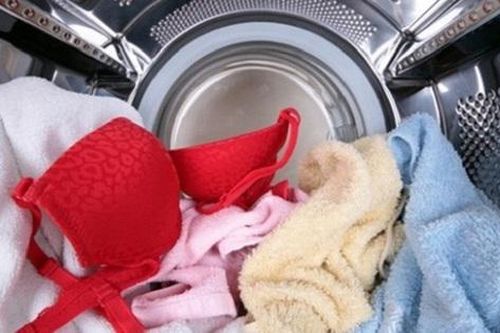 Những loại quần áo cứ giặt bằng máy giặt là hỏng cực nhanh
