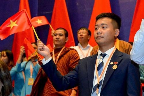 Tin tối 18/10: 'Quang Linh Vlogs' là Ủy viên Ủy ban Trung ương MTTQ Việt Nam khóa X; Tin mới về áp thấp nhiệt đới