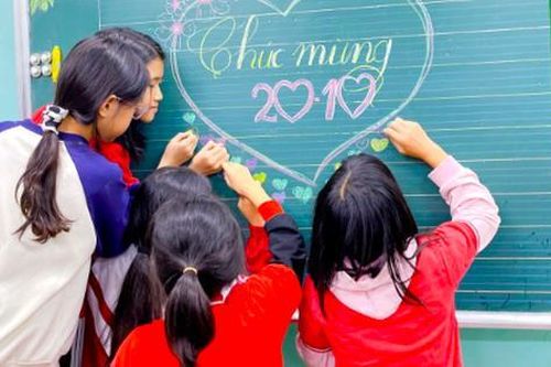 Nghĩ gì sau tin nhắn của cô giáo gửi phụ huynh ngày 20/10 đang xôn xao MXH?