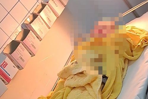 Xót xa bé sơ sinh bị bỏ rơi trước cửa chùa