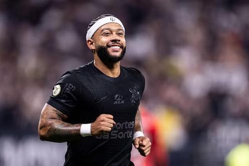 Depay ghi siêu phẩm đá phạt