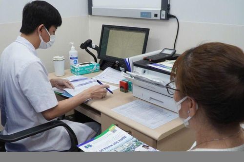 Trao cơ hội tầm soát ung thư miễn phí cho phụ nữ yếu thế