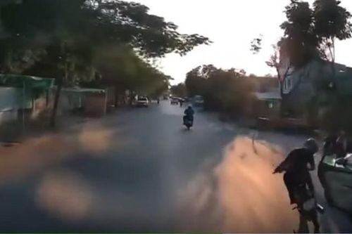 Thái Bình: Mở cửa taxi bất cẩn làm người đi xe máy tử vong