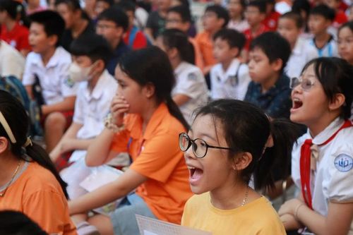 Gần 600 học sinh Hà Nội hào hứng tranh tài Olympic Tiếng Anh