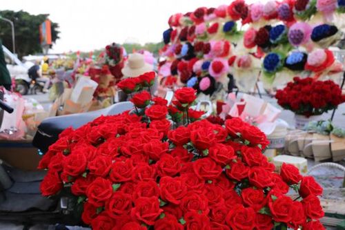 Hà Nội ngập sắc hoa trước Ngày phụ nữ Việt Nam 20/10