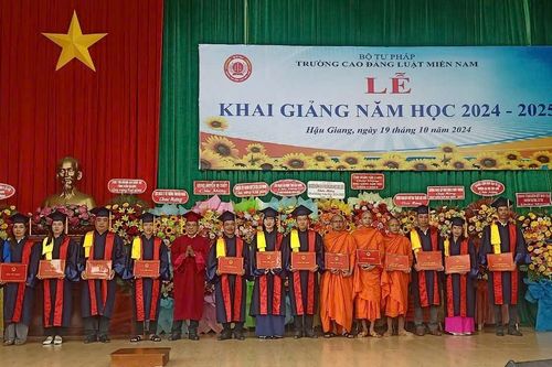Trường Cao đẳng Luật miền Nam khai giảng năm học mới, trao bằng tốt nghiệp cho 175 sinh viên