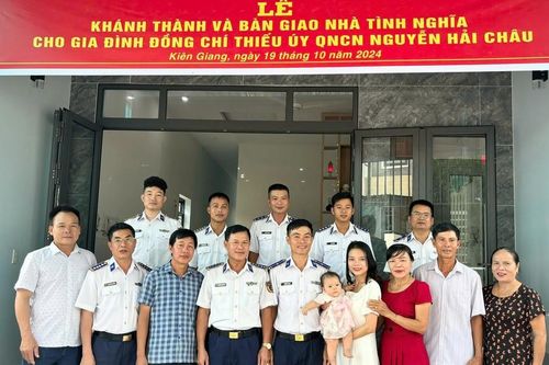 Bộ Tư lệnh Vùng Cảnh sát biển 4 bàn giao Nhà tình nghĩa cho quân nhân có hoàn cảnh khó khăn