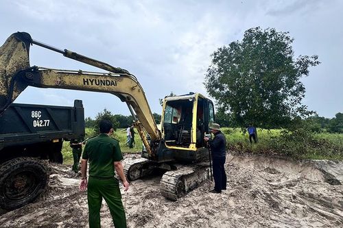 Bắt quả tang 3 vụ khai thác khoáng sản trái phép