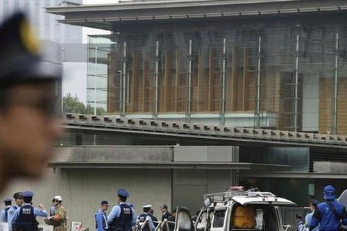 Trụ sở đảng cầm quyền Nhật Bản bị ném bom xăng