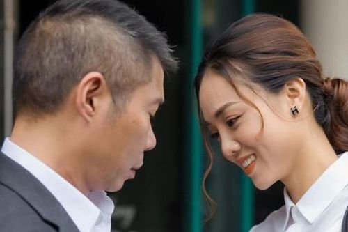 Showbiz 19/10: Lý do vợ NSND Công Lý thấy bất hạnh