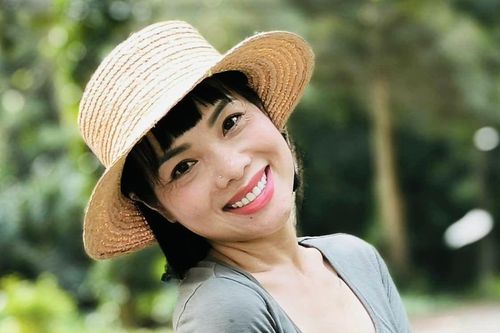 Cuộc sống của MC 'Hành trình văn hóa' VTV có nhan sắc hack tuổi hiện ra sao?