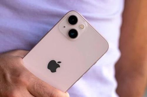 Đây là iPhone camera chéo, 5G rẻ nhất Việt Nam, nửa đầu 2024 bán 12.5 triệu máy hủy diệt Galaxy S24