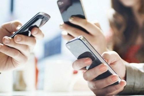 Thêm một quốc gia EU cấm điện thoại di động tại trường trung học