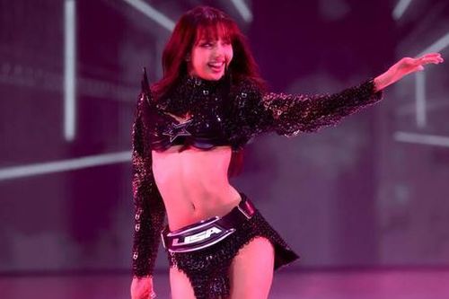 Đằng sau màn catwalk siêu slay của Lisa tại Victoria's Secret 2024