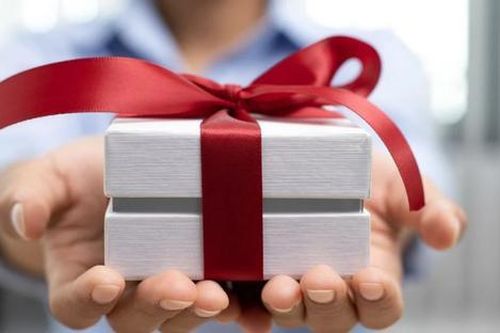 Nhận được phong bì nhân dịp 20/10, cô giáo lập tức nhắn một tràng vào nhóm phụ huynh