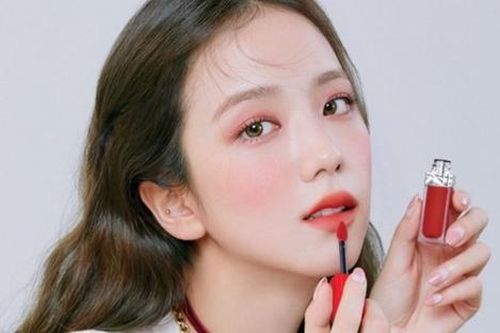 4 món mỹ phẩm nên có trong túi xách của 'phái đẹp' khi đi hẹn hò