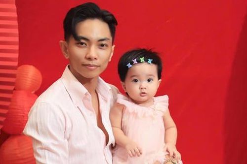 Phan Hiển 'điếng người' khi tập nhảy cho con gái út chưa biết đi