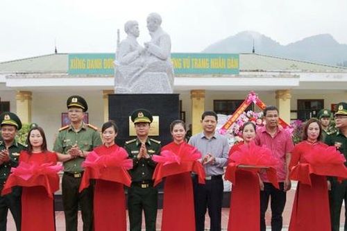Khánh thành tượng đài 'Bác Hồ với chiến sĩ Biên phòng'