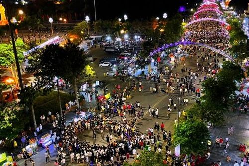 Thành phố Vinh rộn ràng chào đón Lễ hội Du lịch và Ẩm thực Sen