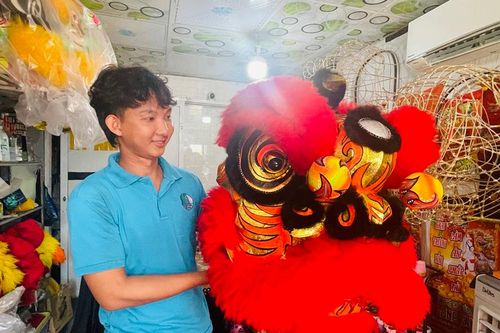 9X khởi nghiệp với nghề làm đầu lân sư rồng