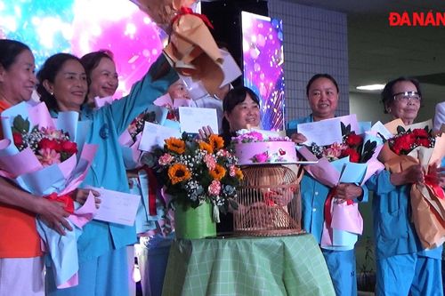 Ấm áp chương trình 'Tiếng hát yêu thương' cho bệnh nhân nữ