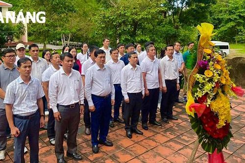 Đảng ủy cơ quan Đoàn ĐBQH và HĐND thành phố về nguồn thăm căn cứ cách mạng Hòn Tàu