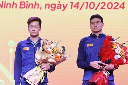 Sôi động sân cỏ nội trở lại