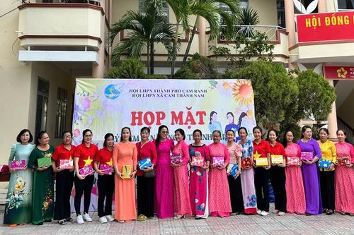 Hội Liên hiệp Phụ nữ xã Cam Thành Nam tổ chức các hoạt động kỷ niệm Ngày Phụ nữ Việt Nam 20-10