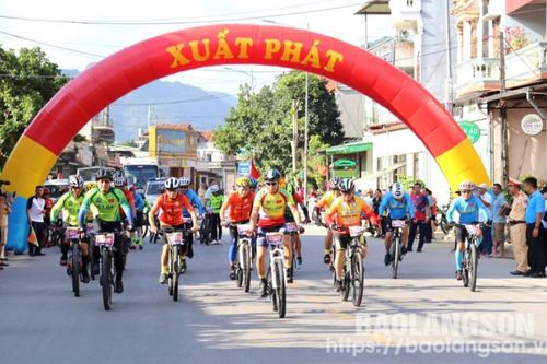 108 vận động viên tham gia giải đua xe đạp lễ hội mùa vàng Bắc Sơn năm 2024