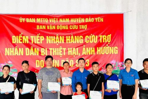 Trao hỗ trợ sửa chữa nhà ở cho cán bộ Đoàn - Hội bị ảnh hưởng cơn bão số 3
