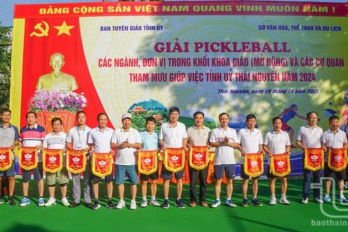 Sôi nổi giải Pickleball các ngành, đơn vị trong khối khoa giáo mở rộng