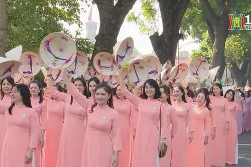 Áo dài truyền thống: Bao giờ trở thành 'quốc phục'?