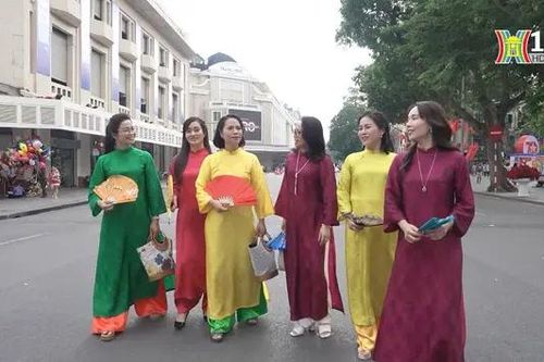 Áo dài xuống phố