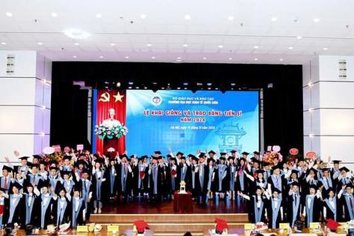 Trao bằng Tiến sĩ cho 91 nghiên cứu sinh Trường Đại học Kinh tế Quốc dân năm 2024