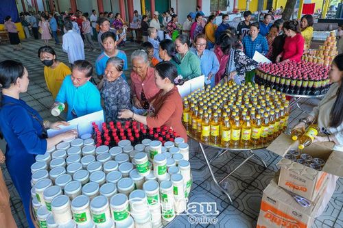 'Chợ 0 đồng' ấm lòng người nghèo
