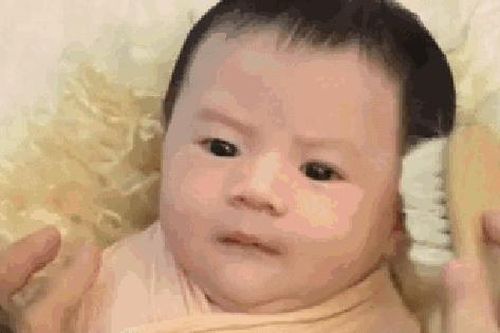 Khoảnh khắc đáng yêu của con gái Võ Hoàng Yến