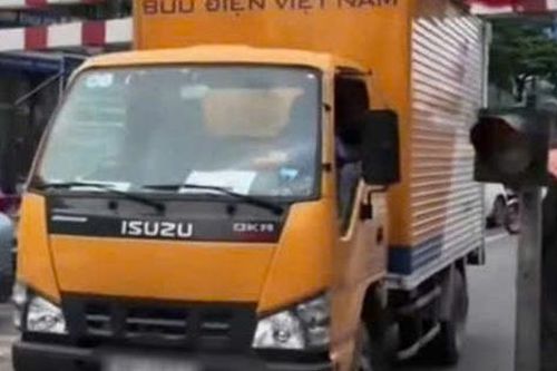 Hà Nội: Xử lý tài xế điều khiển ô tô tải lên cầu vượt Thái Hà - Chùa Bộc trong giờ cao điểm