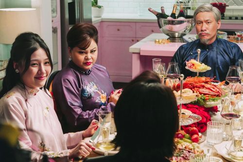 'Cô dâu hào môn' châm biếm thói 'sống ảo'