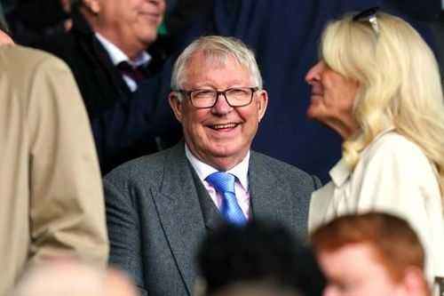Sir Alex tươi rói xuất hiện sau khi bị MU đối xử tệ bạc