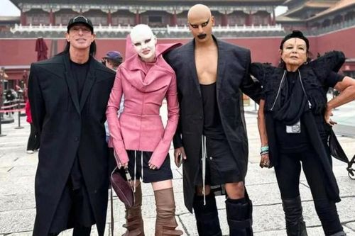 Cấm Rick Owens và 3 NTK vào Tử Cấm Thành vì ăn mặc 'lập dị'