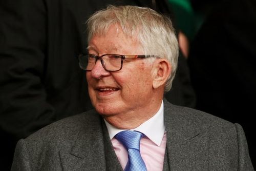 Alex Ferguson làm gì trong ngày MU hạ Brentford?
