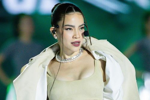 Hồ Ngọc Hà gây tranh cãi