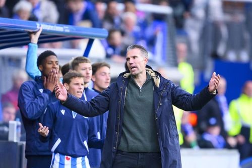 Đội của Van Persie sa lầy