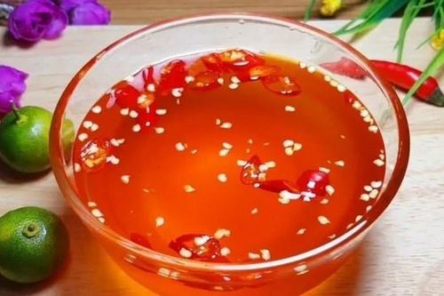 Những người nên hạn chế ăn nước mắm kẻo 'rước thêm bệnh'