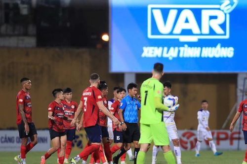 Sự thật về quả penalty phút bù giờ trận Hà Nội FC hòa CAHN