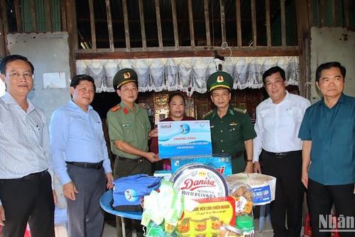 Nhiều hoạt động cùng ngư dân Cà Mau vươn khơi, bám biển